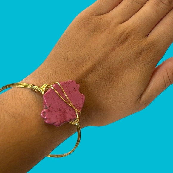 HAND-WIRED PINK STONE‎ W/ GOLD WIRE AND 3 LIGHT PINK STONES BRACELET - Picture 1 of 9
